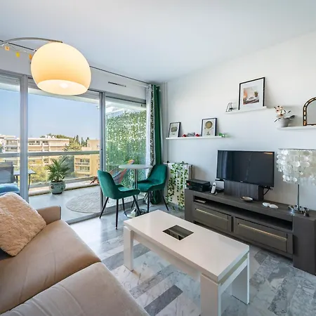 Апартаменти Vue Et Montagnes, Avec Piscine *